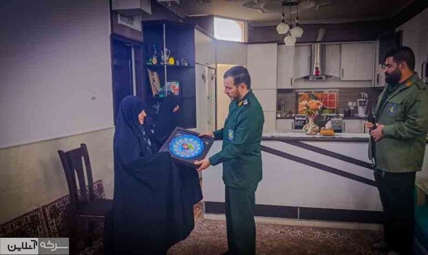 شهدا چراغ هدایت انقلاباند شهدا چراغ هدایت انقلاباند