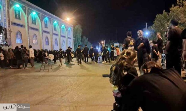 دسته عزاداری هیأت مذهبی سرخه در شام شهادت امام رضا(ع)