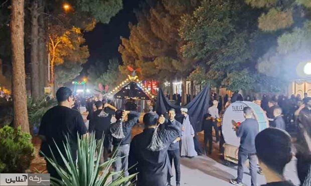 دسته عزاداری هیأت مذهبی سرخه در شام شهادت امام رضا(ع) دسته عزاداری هیأت مذهبی سرخه در شام شهادت امام رضا(ع)