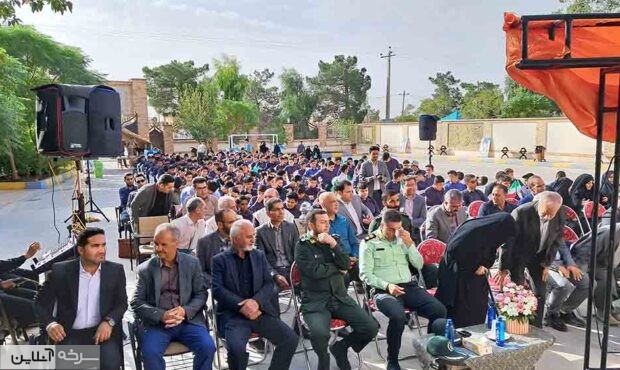 زنگ مهر و مقاومت در مدرسه حاج رحمتالله رضایینژاد به صدا درآمد زنگ مهر و مقاومت در مدرسه حاج رحمتالله رضایینژاد به صدا درآمد