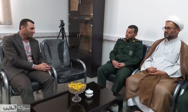 دیدار فرمانده سپاه سرخه با دادستان شهرستان دیدار فرمانده سپاه سرخه با دادستان شهرستان