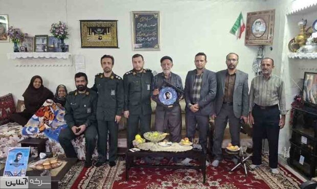 خانواده‌های شهدا، نماد صبر و ایثار در سرخه تجلیل شدند