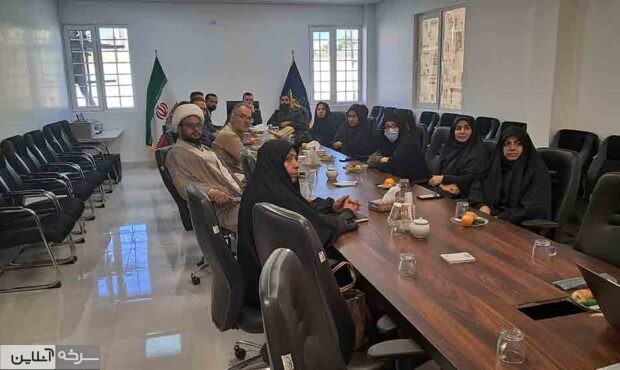 نشست صمیمی فرمانده سپاه با مدیران مدارس نشست صمیمی فرمانده سپاه با مدیران مدارس