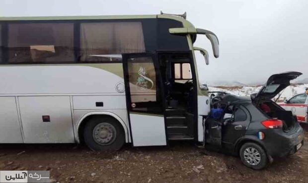 تصادف با اتوبوس سه سرنشین تیبا را به کام مرگ کشاند