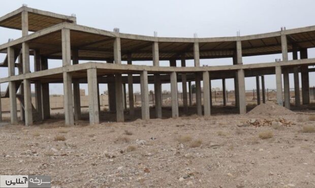 بازارچه صنایع‌دستی سمنان در ایستگاه بلاتکلیفی