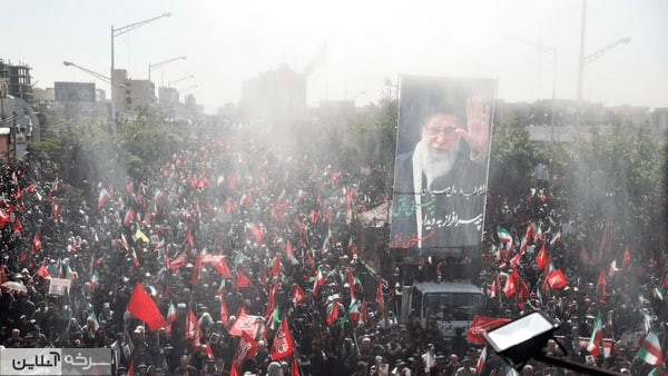خبرنگار ایتالیایی از جمعیت تهران شگفتزده شد خبرنگار ایتالیایی از جمعیت تهران شگفتزده شد