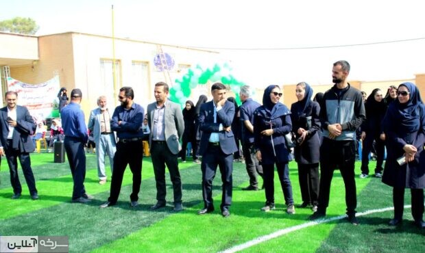 زمین چمن مصنوعی آموزشگاه ذاتالله به بهرهبرداری رسید زمین چمن مصنوعی آموزشگاه ذاتالله به بهرهبرداری رسید